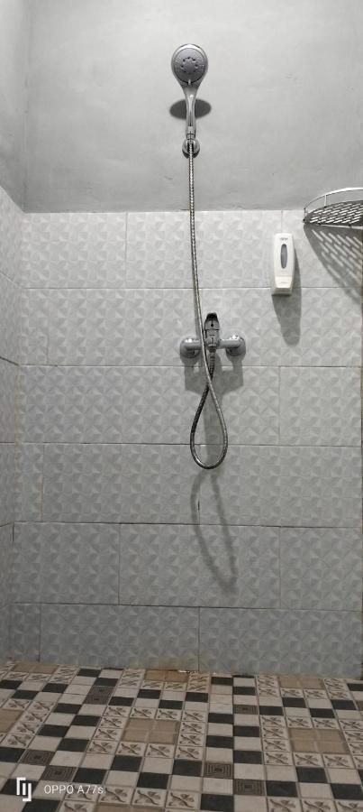 Tara Hostel Batununggul Екстериор снимка