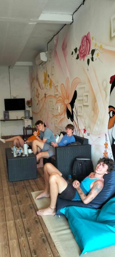 Tara Hostel Batununggul Екстериор снимка